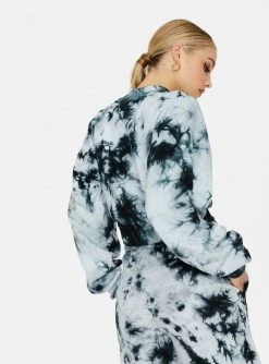 HeyYou On Repeat Crop Sweatshirt In Black Tie Dye New Arrivals 9 HeyYou On Repeat Crop Sweatshirt In Black Tie Dye New Arrivals