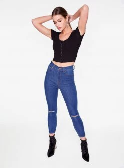 HeyYou Basic Black Snap Front Ribbed Crop Top