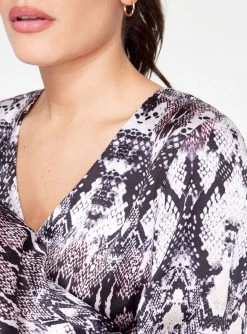 HeyYou Blouses Snake Print Long Sleeve Cropped Blouse